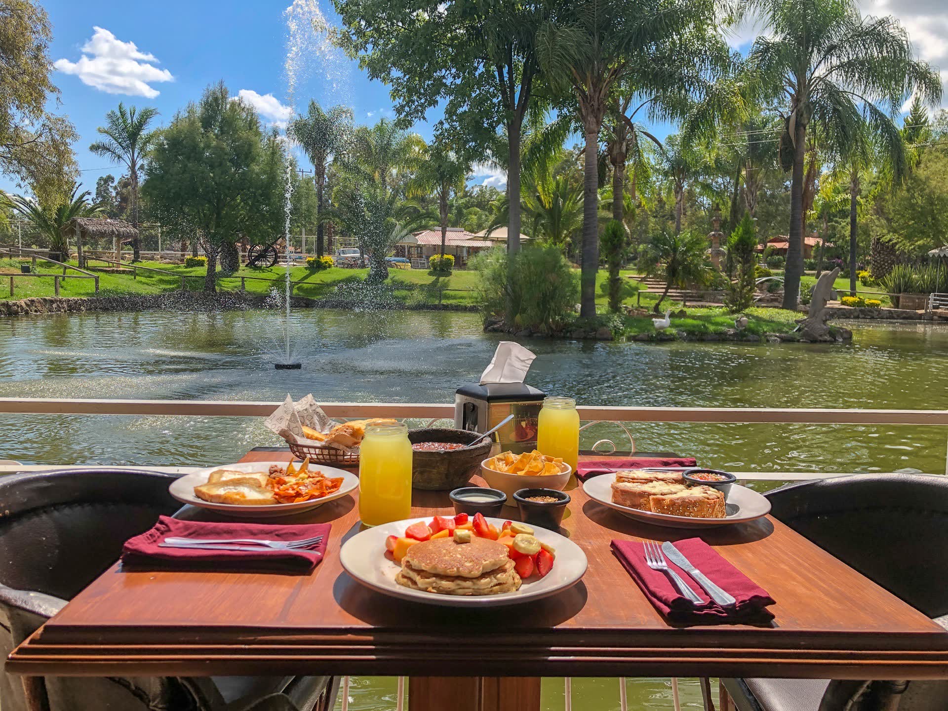 Chilaquiles con vista al lago