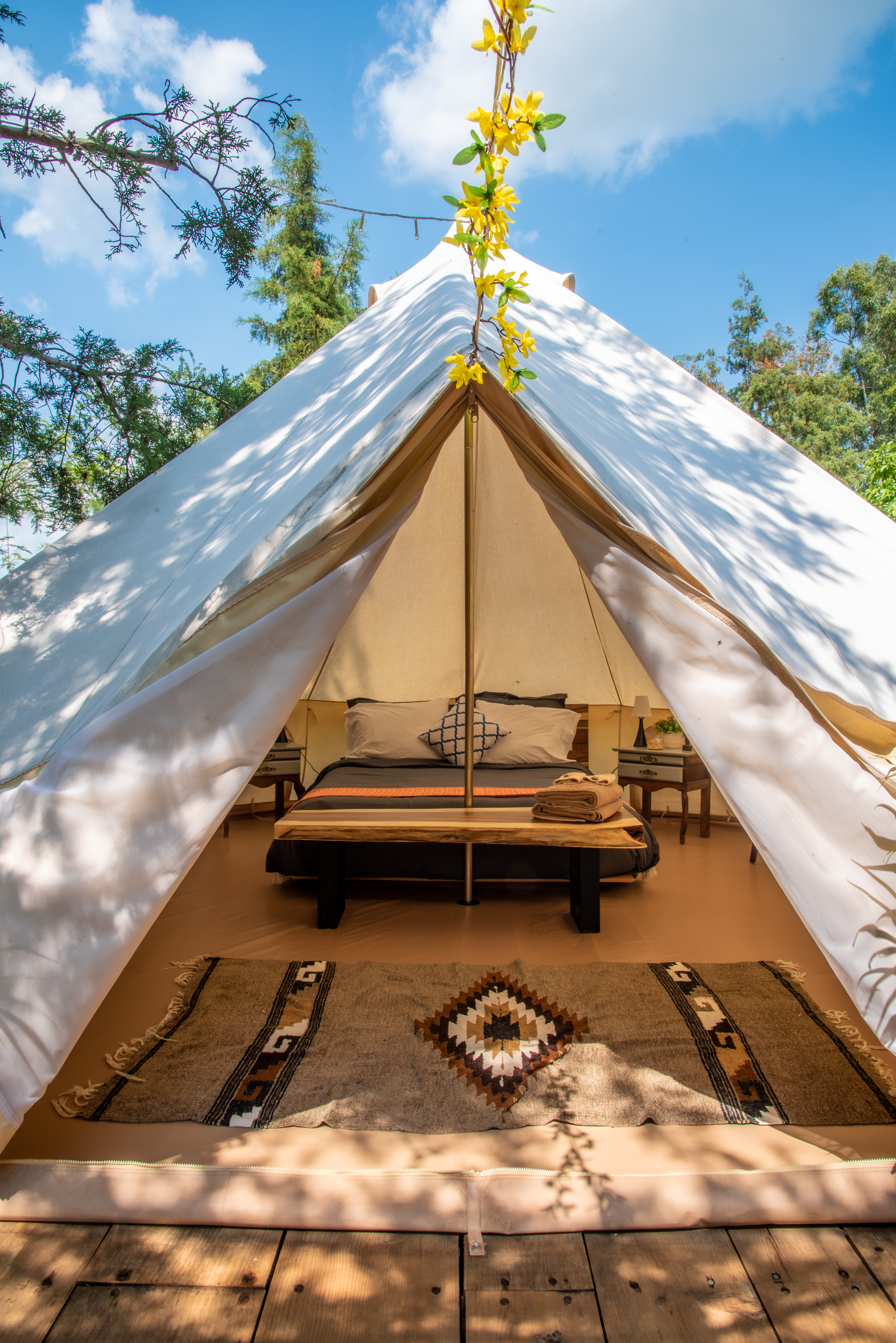 Tienda de glamping Taanah al atardecer